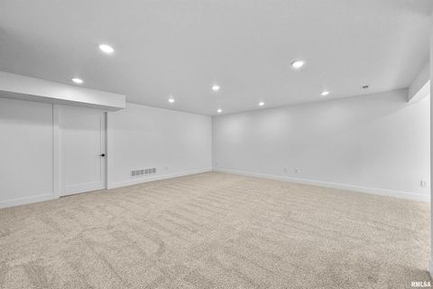 Tiny photo for 1360 Heights Court, Bettendorf, IA 52722 (MLS # QC4266200)