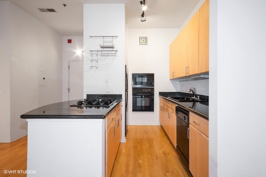 130 S CANAL Street 816