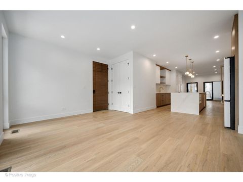 Tiny photo for 1124 W Addison Street #1, Chicago, IL 60613 (MLS # 12588825)