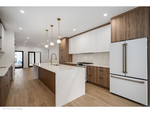 Tiny photo for 1124 W Addison Street #1, Chicago, IL 60613 (MLS # 12588825)