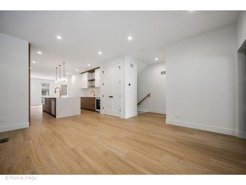 Tiny photo for 1124 W Addison Street #1, Chicago, IL 60613 (MLS # 12588825)