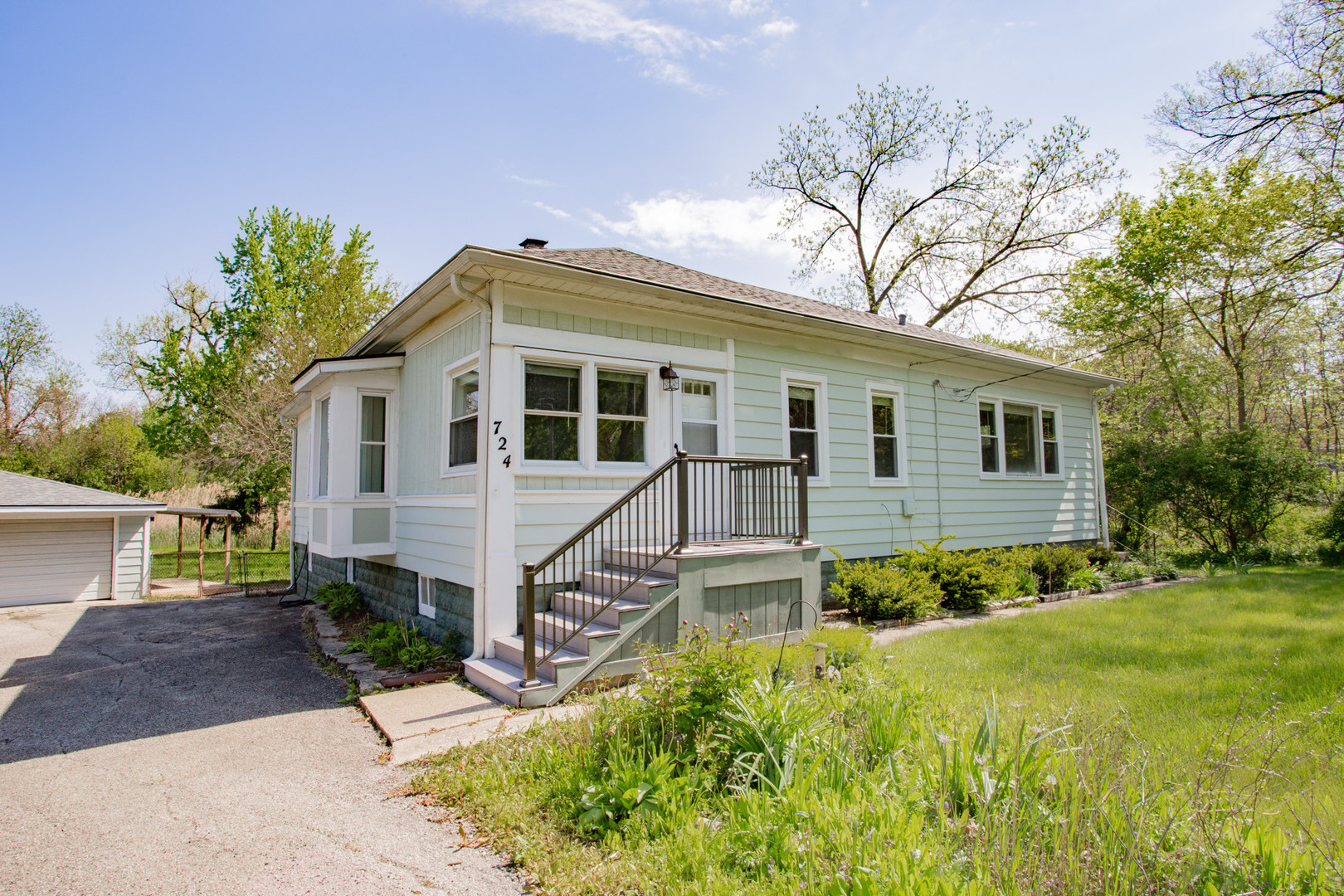 22W724 Saint Charles Road - Photo 2