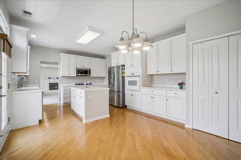 Tiny photo for 30 Beaconsfield Court, Lincolnshire, IL 60069 (MLS # 12723804)