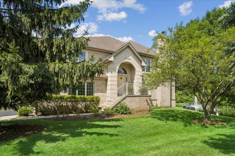 Photo of 30 Beaconsfield Court, Lincolnshire, IL 60069 (MLS # 12723804)