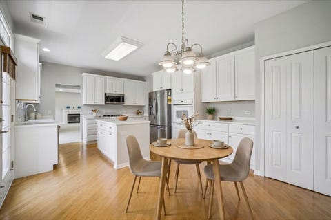 Tiny photo for 30 Beaconsfield Court, Lincolnshire, IL 60069 (MLS # 12723804)
