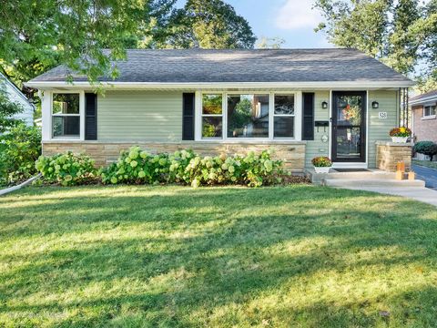 Photo of 528 E Washington Street, Lombard, IL 60148 (MLS # 12492956)