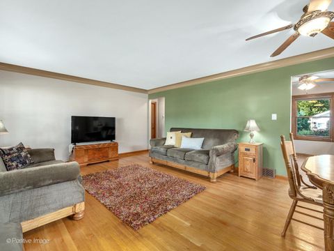 Tiny photo for 528 E Washington Street, Lombard, IL 60148 (MLS # 12492956)