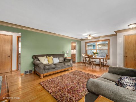 Tiny photo for 528 E Washington Street, Lombard, IL 60148 (MLS # 12492956)