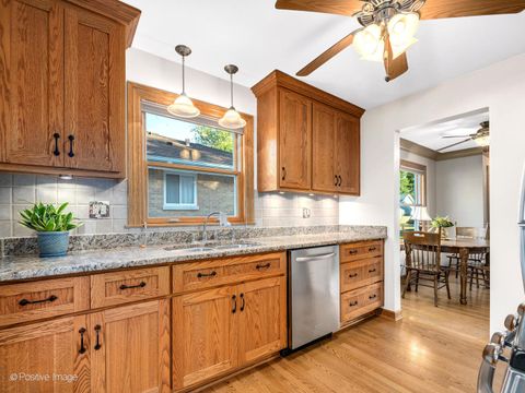 Tiny photo for 528 E Washington Street, Lombard, IL 60148 (MLS # 12492956)