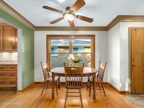 Tiny photo for 528 E Washington Street, Lombard, IL 60148 (MLS # 12492956)