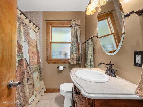 Tiny photo for 528 E Washington Street, Lombard, IL 60148 (MLS # 12492956)