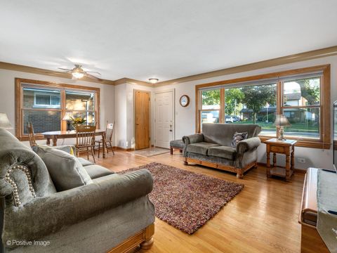 Tiny photo for 528 E Washington Street, Lombard, IL 60148 (MLS # 12492956)