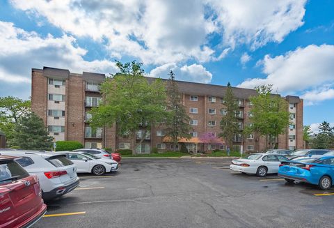 10353 DEARLOVE Road 3A Glenview IL 60025