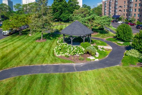 637 E Woodland Park Avenue 506 Chicago IL 60616