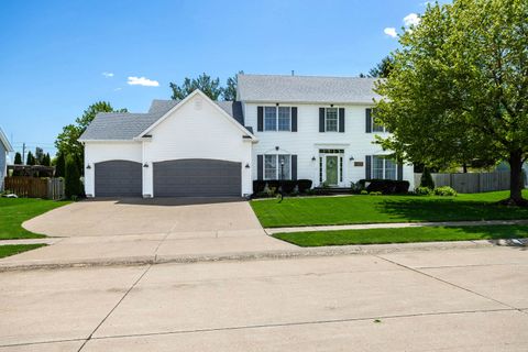 Tiny photo for 2611 Heather Glen Circle, Bettendorf, IA 52722 (MLS # 12624218)