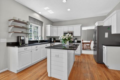 Tiny photo for 2611 Heather Glen Circle, Bettendorf, IA 52722 (MLS # 12624218)