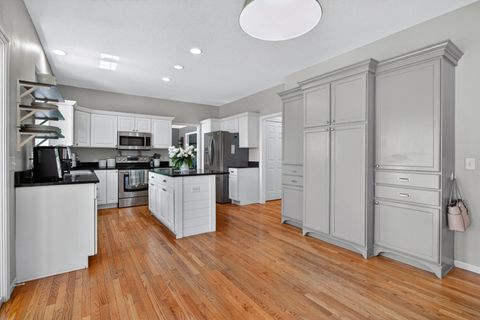 Tiny photo for 2611 Heather Glen Circle, Bettendorf, IA 52722 (MLS # 12624218)