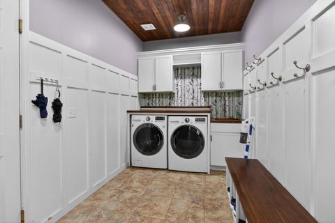 Tiny photo for 2611 Heather Glen Circle, Bettendorf, IA 52722 (MLS # 12624218)