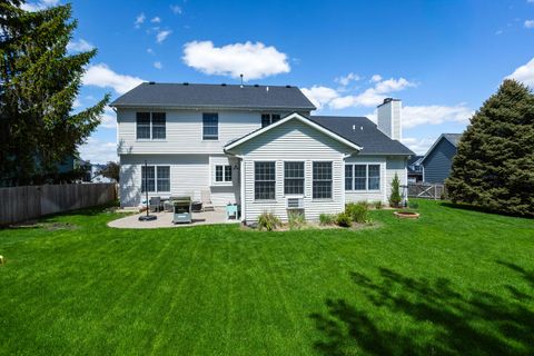 Tiny photo for 2611 Heather Glen Circle, Bettendorf, IA 52722 (MLS # 12624218)