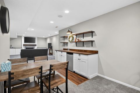 Tiny photo for 2611 Heather Glen Circle, Bettendorf, IA 52722 (MLS # 12624218)