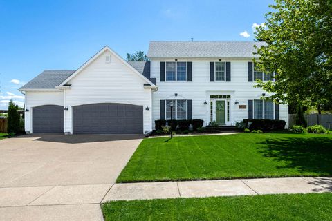 Photo of 2611 Heather Glen Circle, Bettendorf, IA 52722 (MLS # 12624218)
