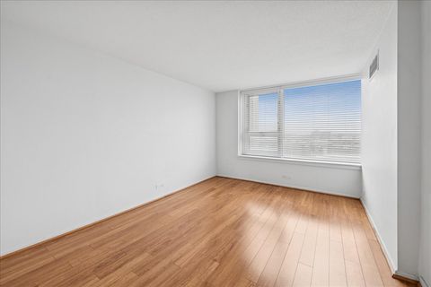 Tiny photo for 2728 N HAMPDEN Court #910, Chicago, IL 60614 (MLS # 12528833)