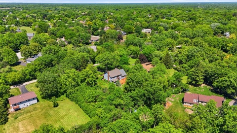 Tiny photo for 107 Roxborough Place, Inverness, IL 60010 (MLS # 12669641)