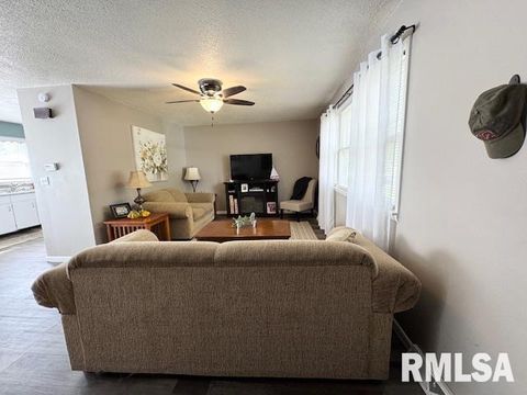 Tiny photo for 2205 MELANIE Lane, Marion, IL 62959 (MLS # EB460268)