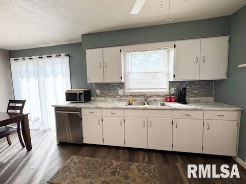 Tiny photo for 2205 MELANIE Lane, Marion, IL 62959 (MLS # EB460268)