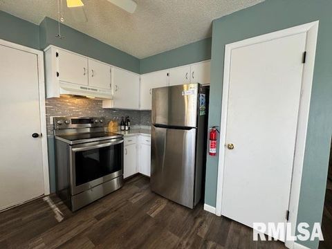 Tiny photo for 2205 MELANIE Lane, Marion, IL 62959 (MLS # EB460268)