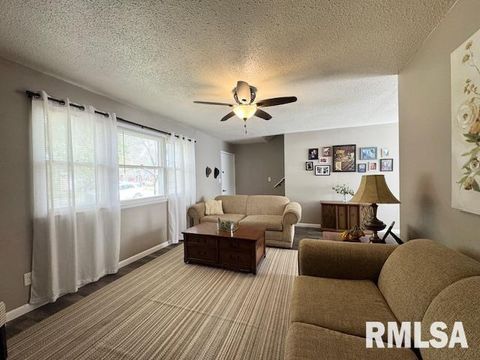 Tiny photo for 2205 MELANIE Lane, Marion, IL 62959 (MLS # EB460268)