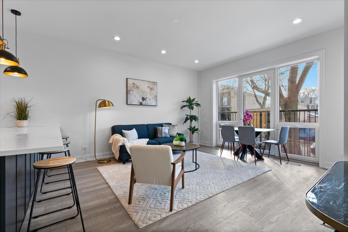 2636 W EVERGREEN Avenue 1