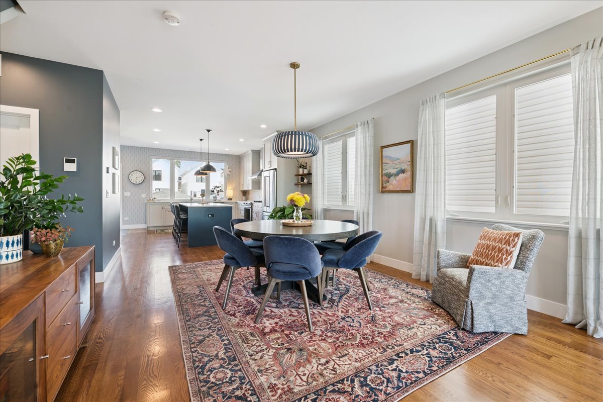 Chicago, Illinois 60612, United States, 4 Bedrooms Bedrooms, ,4 BathroomsBathrooms,Residential,Contingent,236322