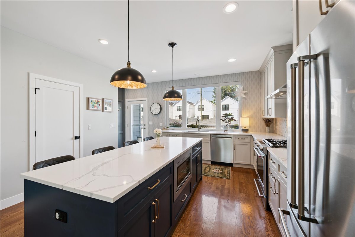 Chicago, Illinois 60612, United States, 4 Bedrooms Bedrooms, ,4 BathroomsBathrooms,Residential,Contingent,236322