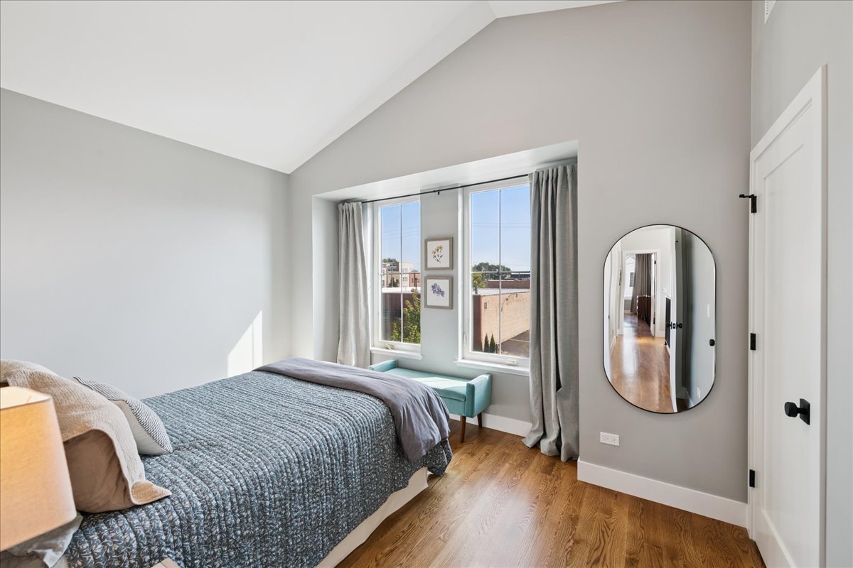 Chicago, Illinois 60612, United States, 4 Bedrooms Bedrooms, ,4 BathroomsBathrooms,Residential,Contingent,236322