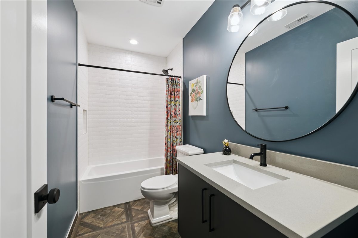 Chicago, Illinois 60612, United States, 4 Bedrooms Bedrooms, ,4 BathroomsBathrooms,Residential,Contingent,236322