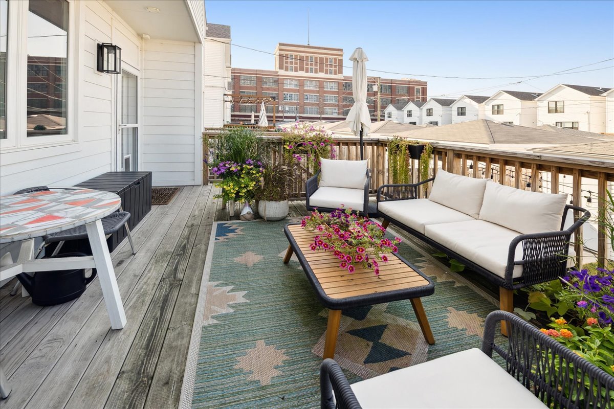 Chicago, Illinois 60612, United States, 4 Bedrooms Bedrooms, ,4 BathroomsBathrooms,Residential,Contingent,236322