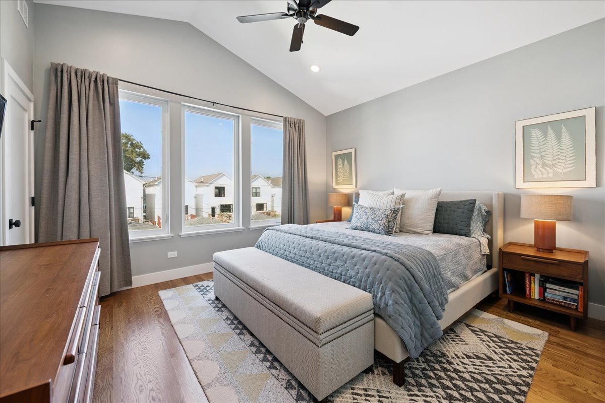 Chicago, Illinois 60612, United States, 4 Bedrooms Bedrooms, ,4 BathroomsBathrooms,Residential,Contingent,236322