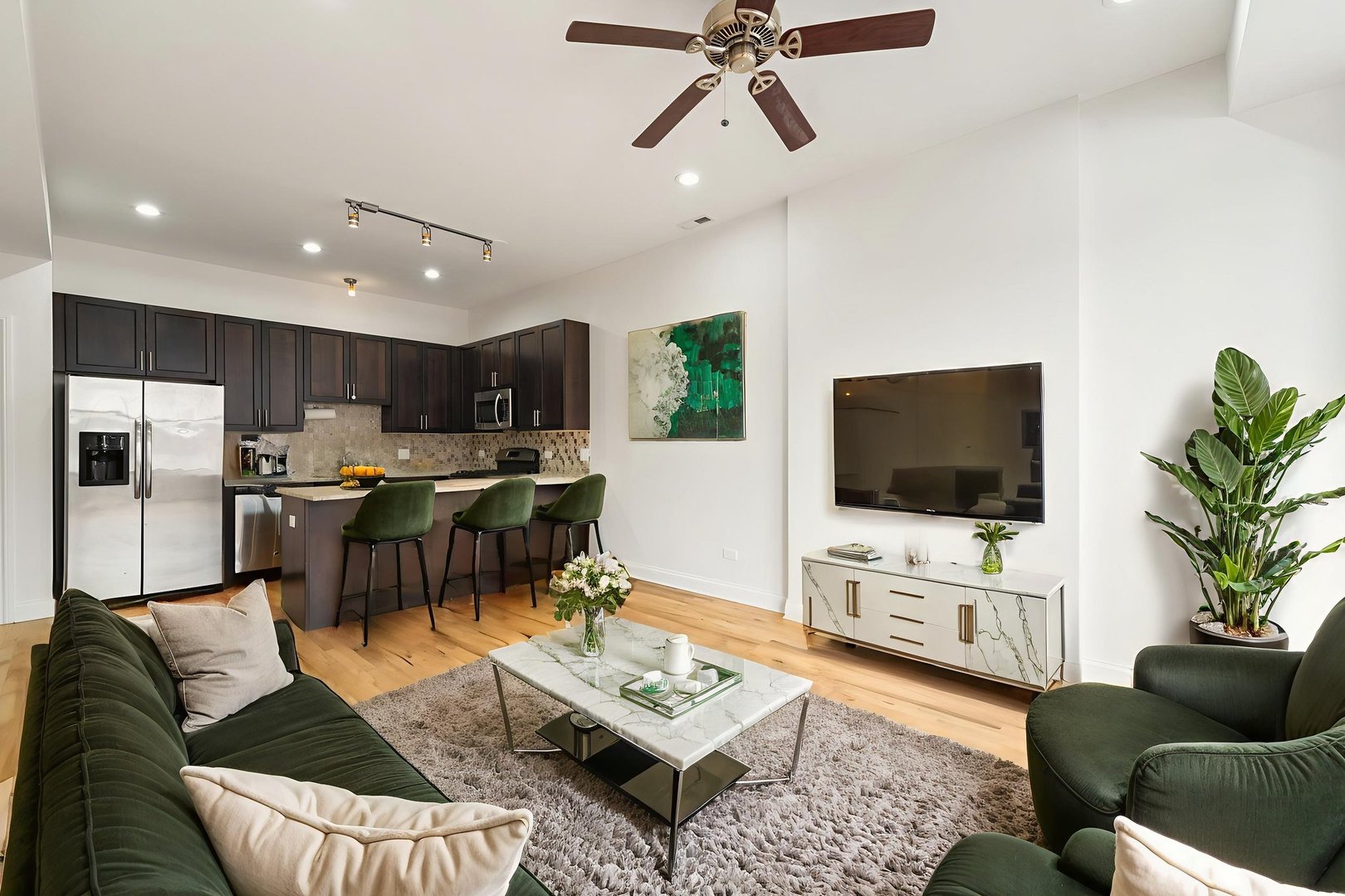 2354 S Oakley Avenue B2