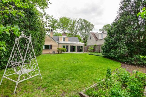 Tiny photo for 214 Washington Circle, Lake Forest, IL 60045 (MLS # 12650932)
