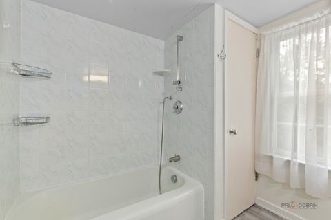 Tiny photo for 214 Washington Circle, Lake Forest, IL 60045 (MLS # 12650932)