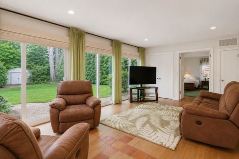 Tiny photo for 214 Washington Circle, Lake Forest, IL 60045 (MLS # 12650932)