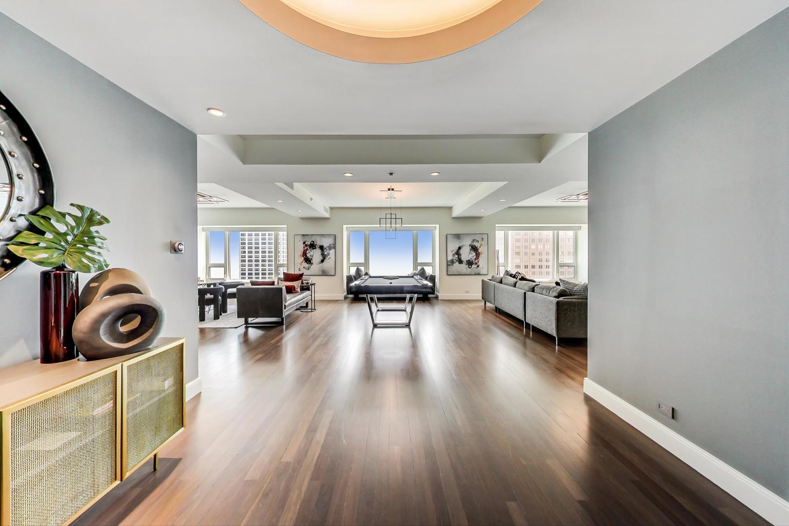 800 N MICHIGAN Avenue 4801