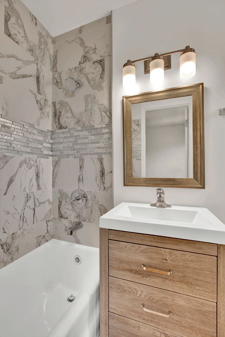 1100 N La Salle Drive 615