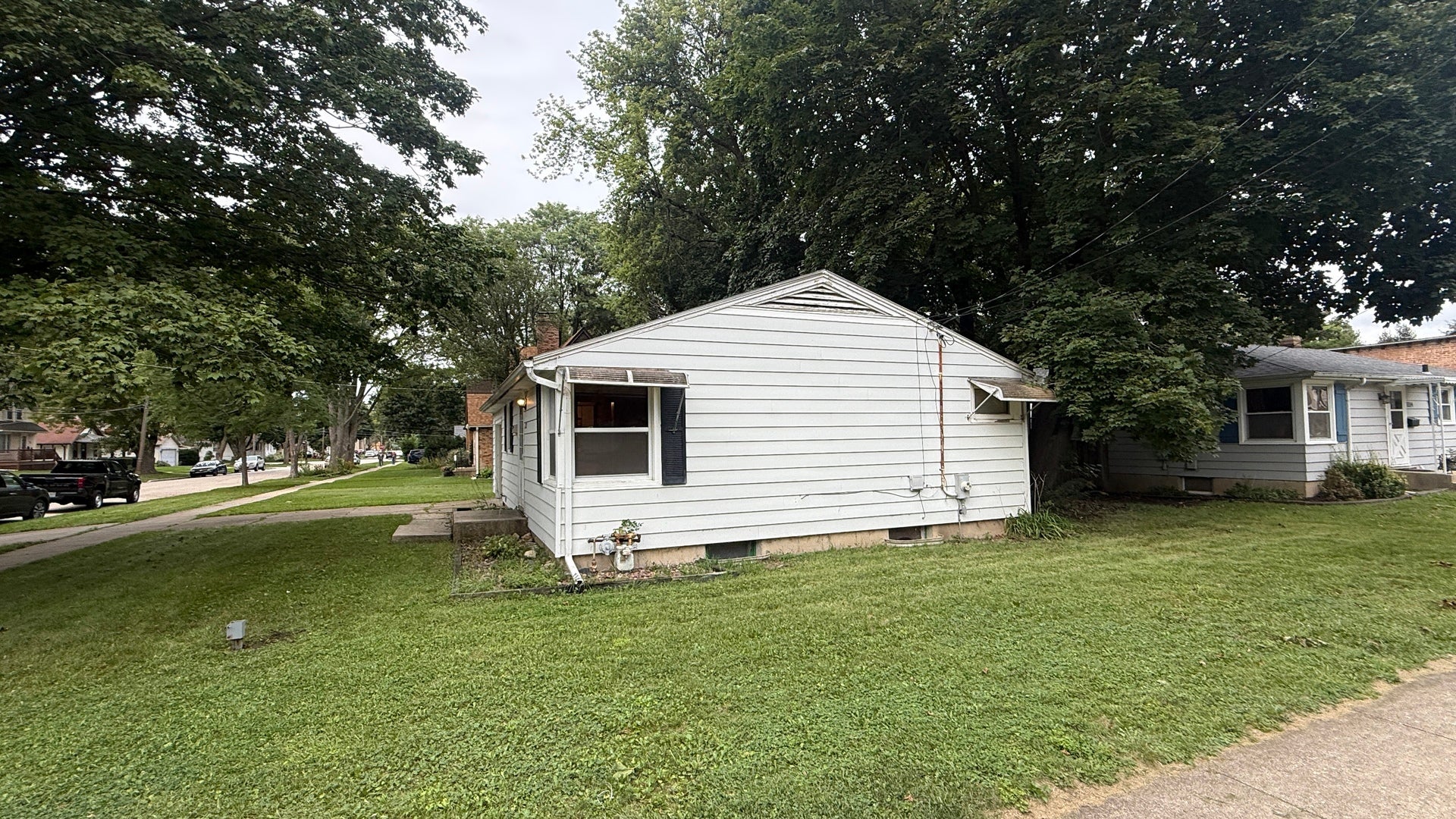 33 S Aldine Street