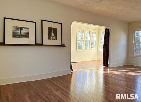 Tiny photo for 702 W CHERRY Street, Carbondale, IL 62901 (MLS # EB460747)