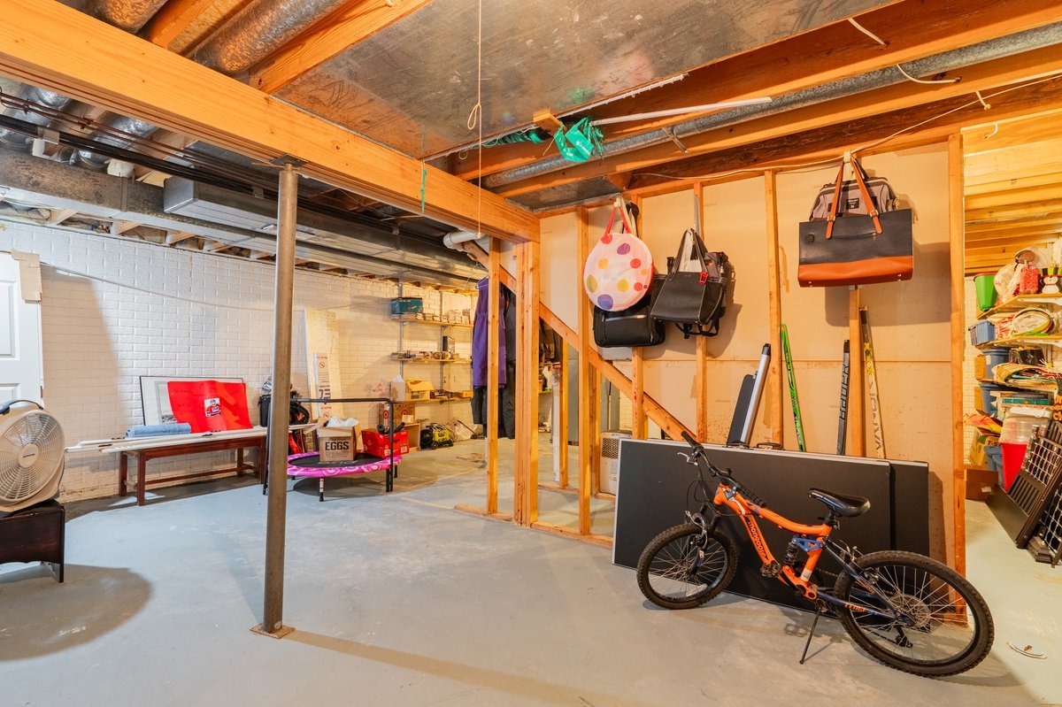 Bloomington, Illinois 61704, United States, 4 Bedrooms Bedrooms, ,3 BathroomsBathrooms,Residential,Active,243459