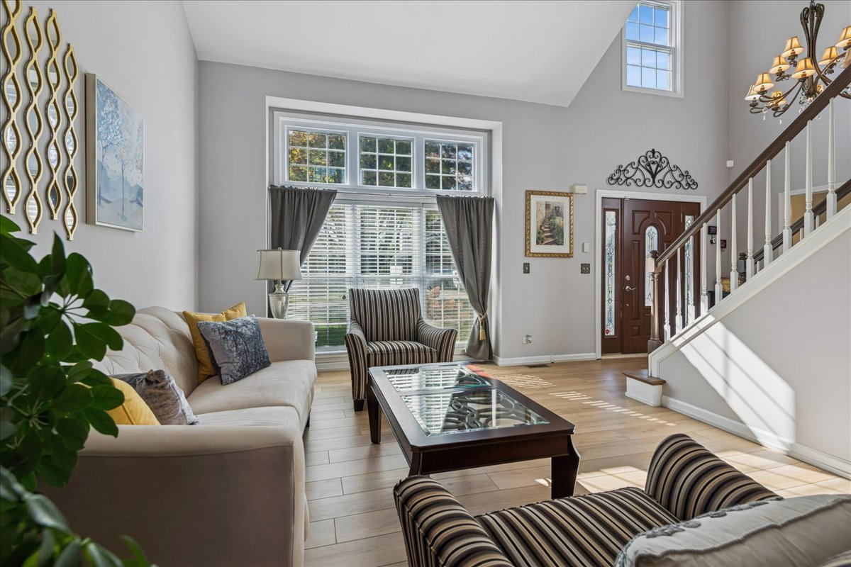 1529 Longmeadow Lane