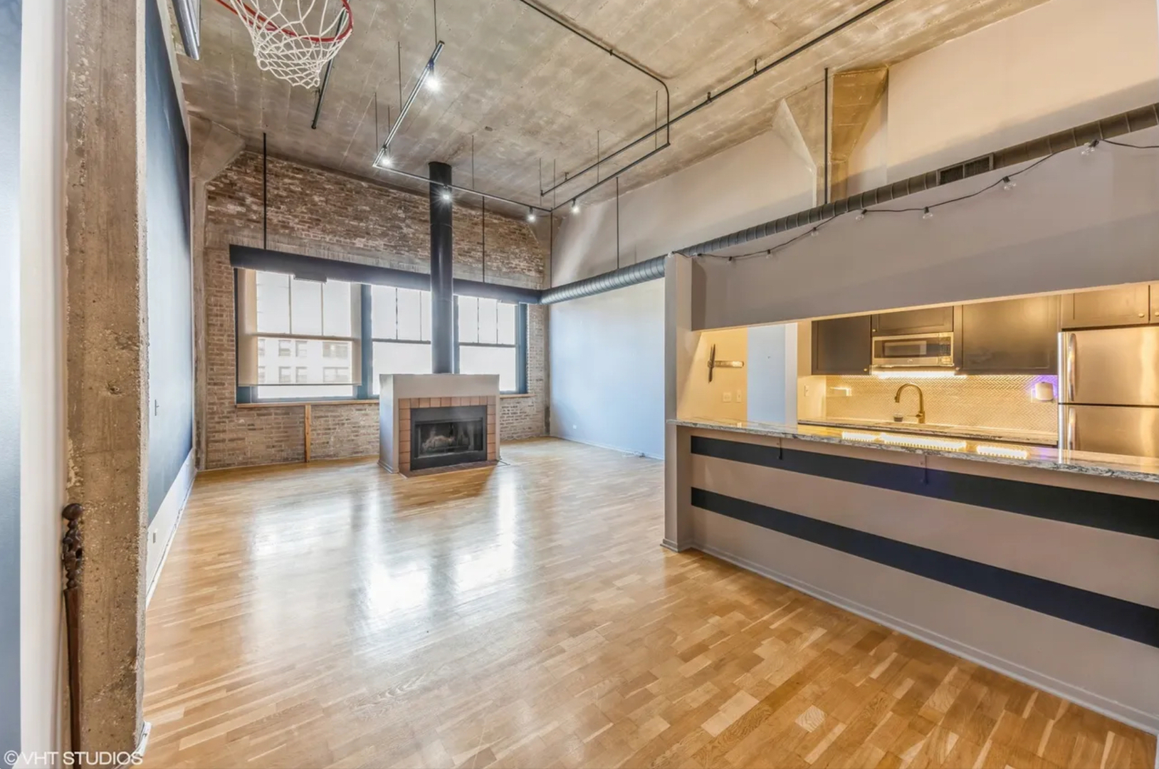 621 S Plymouth Court 909