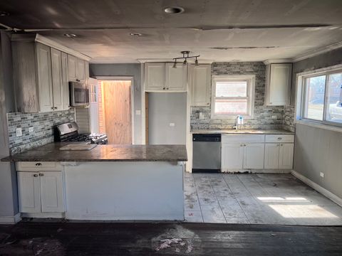 Tiny photo for 10235 S Oglesby Avenue, Chicago, IL 60617 (MLS # 12541508)